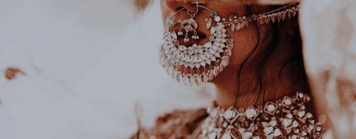 We crafted bespoke jewelry for the bride.